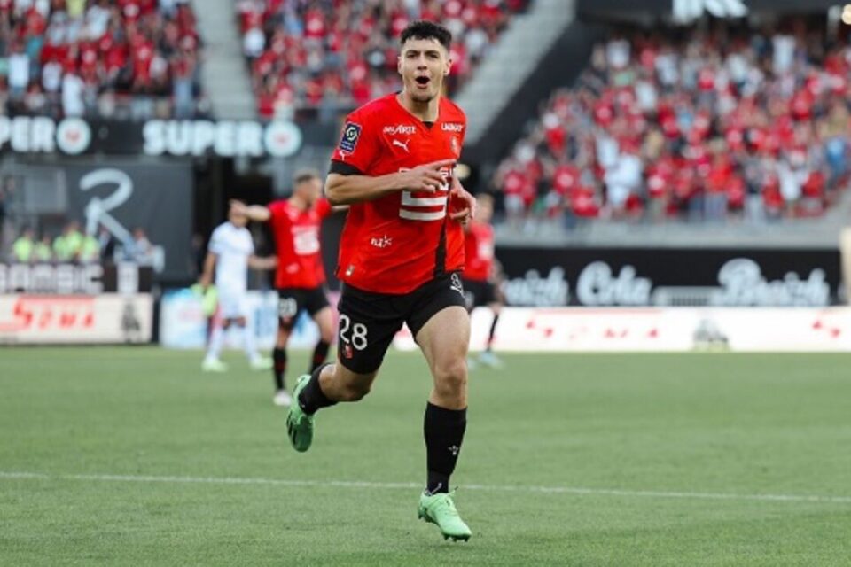 https://www.alsasports.fr/wp-content/uploads/2024/06/matthis-abline-stade-rennais-960x640-1.jpg